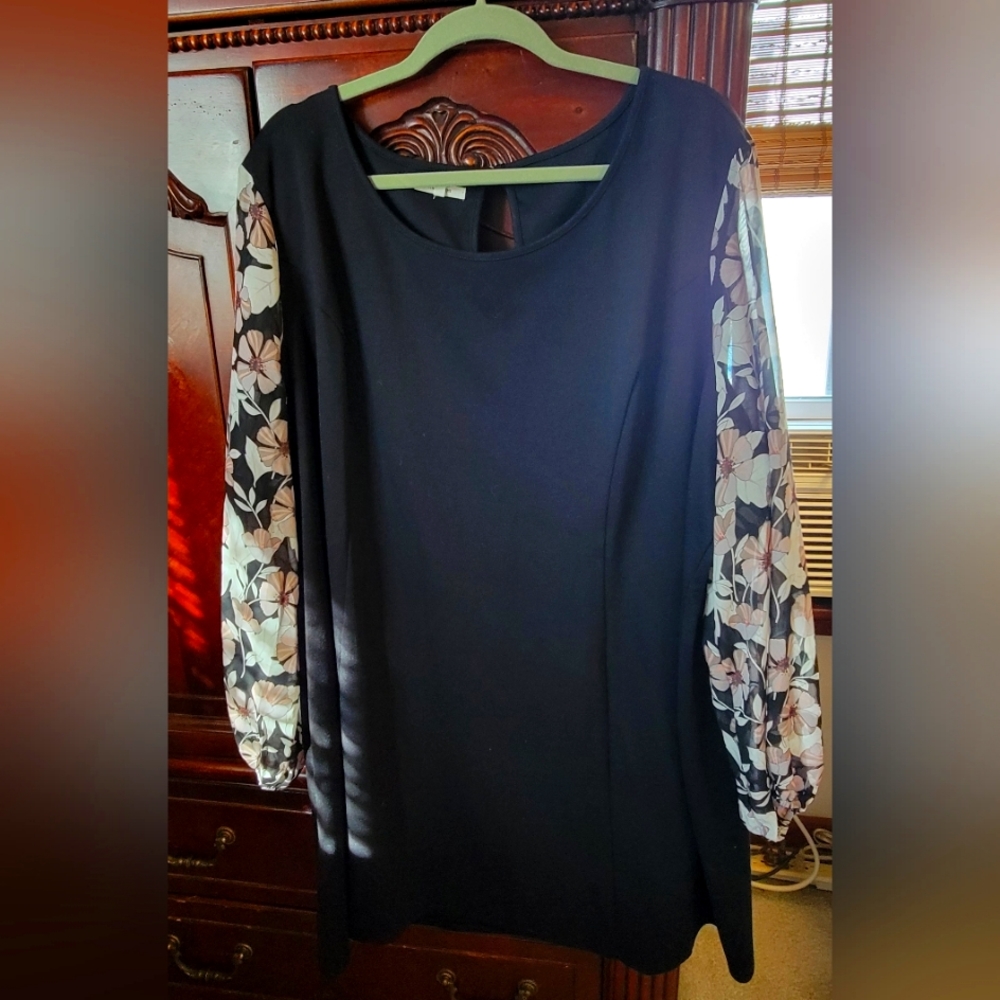 Women's Maurice's size 3 black dress with floral sleeves.